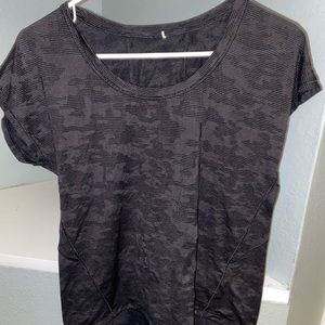 Lululemon t shirt